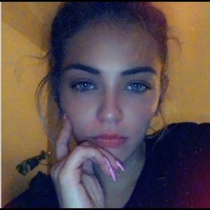 Meet your Posher, Hilary